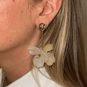 Orchidée féerique, boucles d'oreilles en acier inoxydable, qui resiste à l'eau, de la bijouterie fantaisie Zalia Bijoux proche de voiron 38500