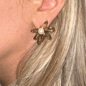 Pétal d'or, boucles d'oreilles en acier inoxydable, qui resiste à l'eau, de la bijouterie fantaisie Zalia Bijoux proche de voiron 38500