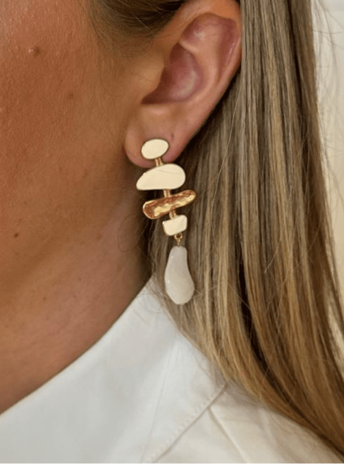 Rivière nacré, boucles d'oreilles en acier inoxydable, qui resiste à l'eau, de la bijouterie fantaisie Zalia Bijoux proche de voiron 38500