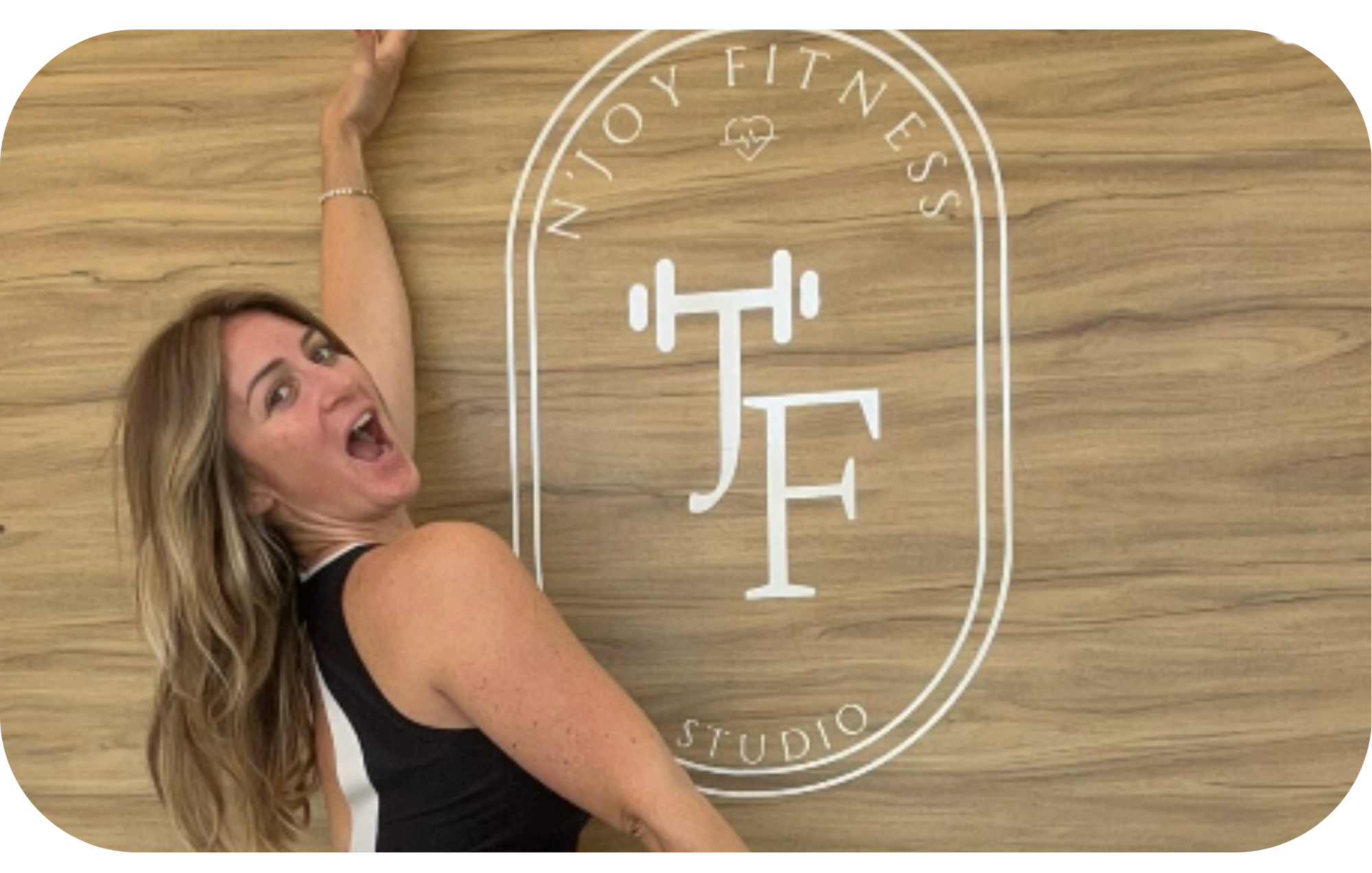 Magasin pop-up de saint-jean-de-moirans, pour exposés les bijoux en acier inoxydable, qui resiste à l'eau, de la bijouterie fantaisie Zalia Bijoux proche de voiron 38500